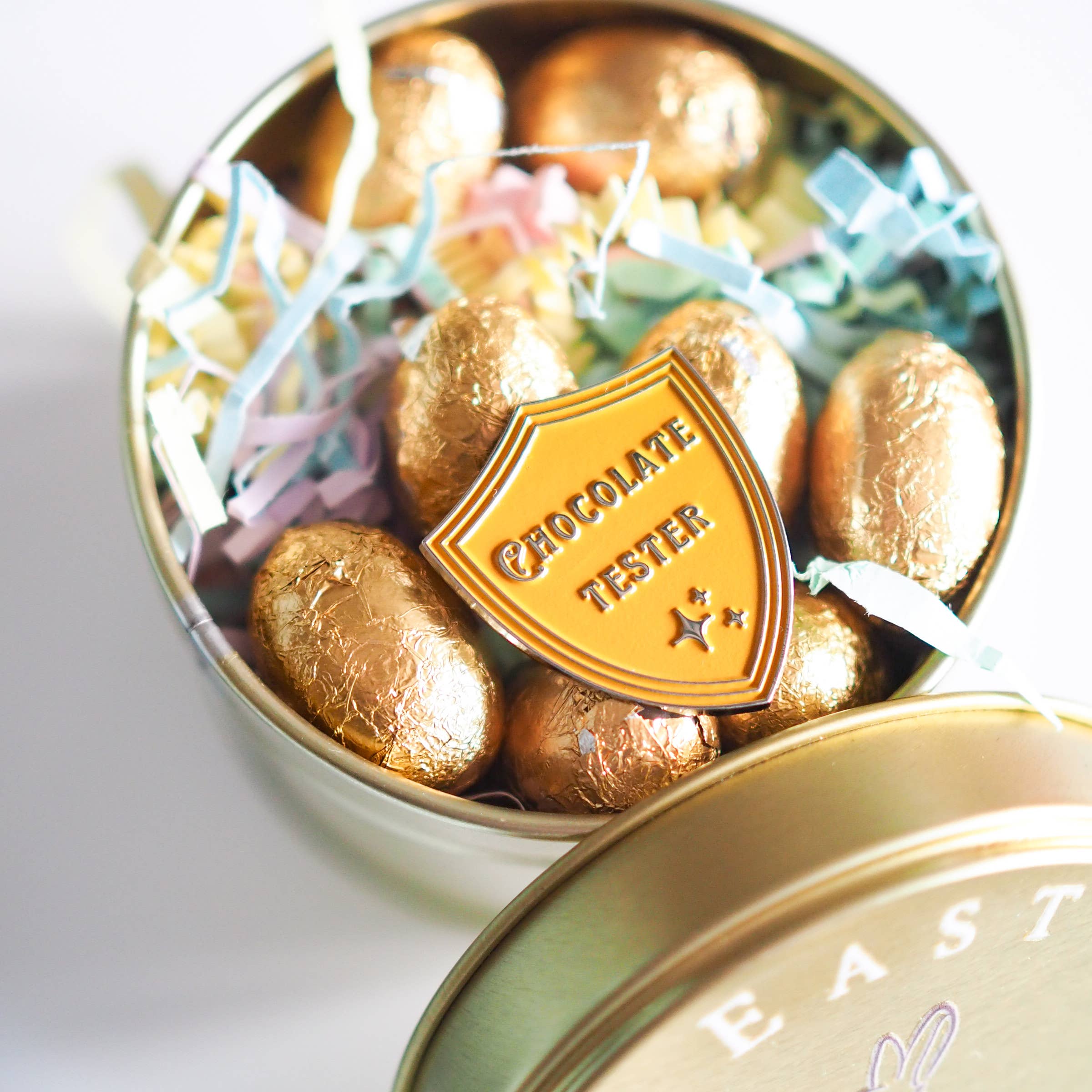 Chocolate tester Easter enamel badge: Backing card + pouch